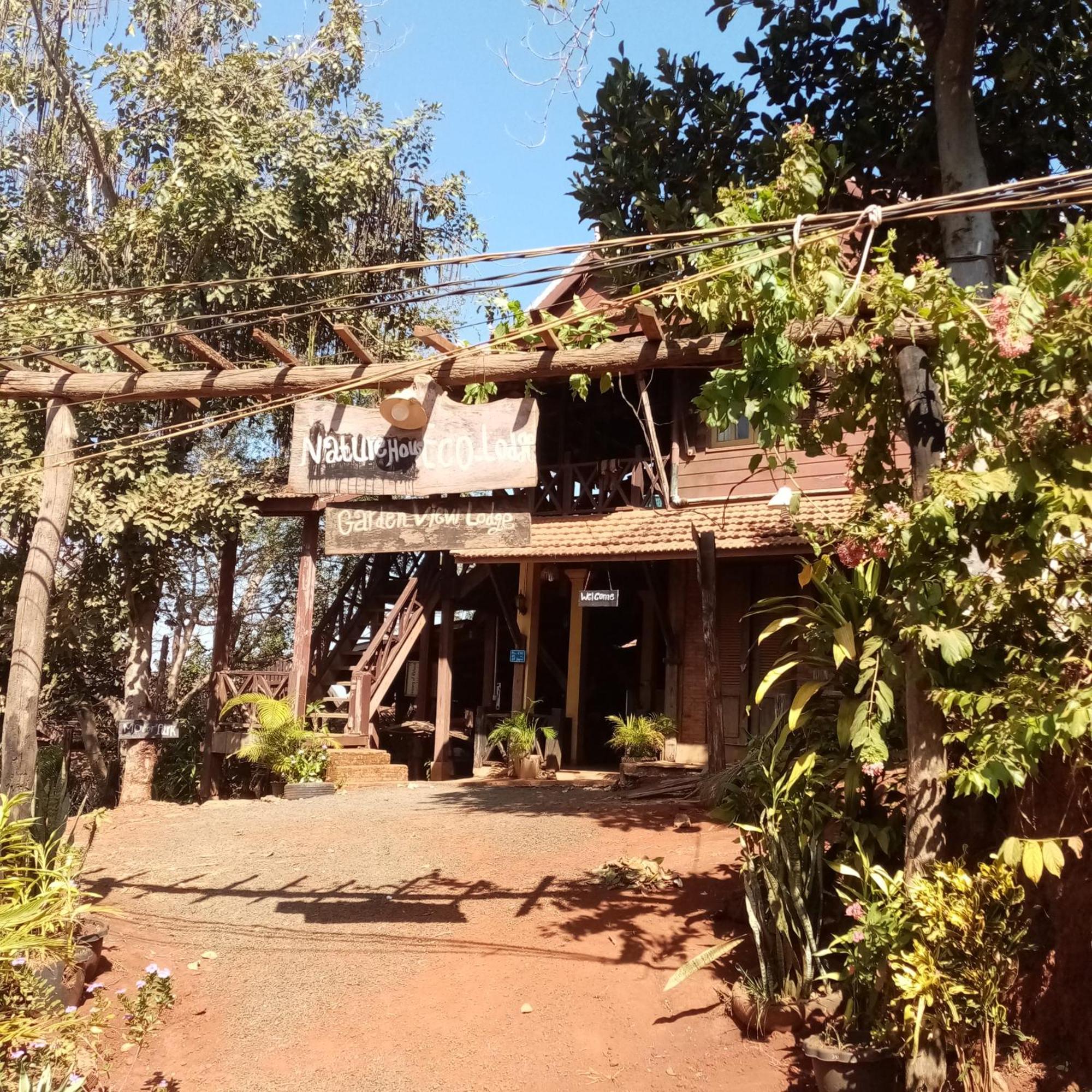 Nature House Eco-Lodge& Trekking Banlung Exteriör bild